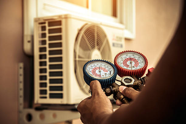 Professional Hvac Installation technician working in Coupland, TX